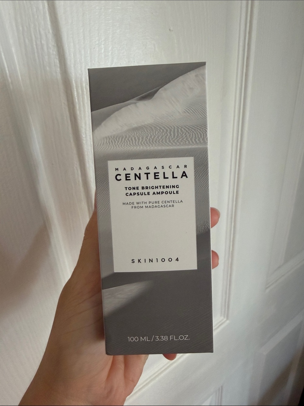 Skin1004 Madagascar Centella Tone Brightening Capsule Ampoule – White/Grey